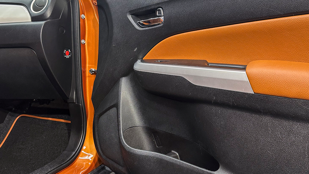 Thanos Designs Suzuki Vitara Door Close Up